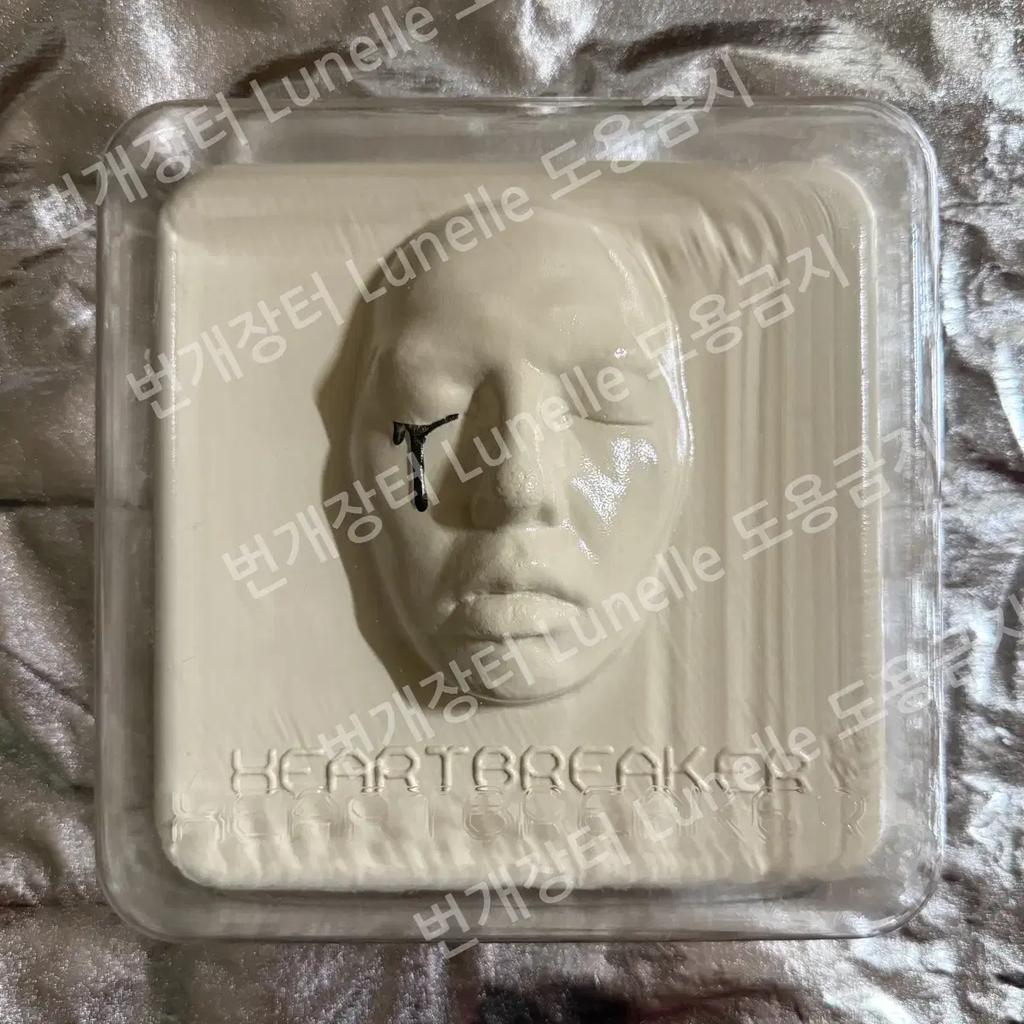 G-DRAGON's 1st Full-length Album, Heartbreaker, with Handwritten Autograph.