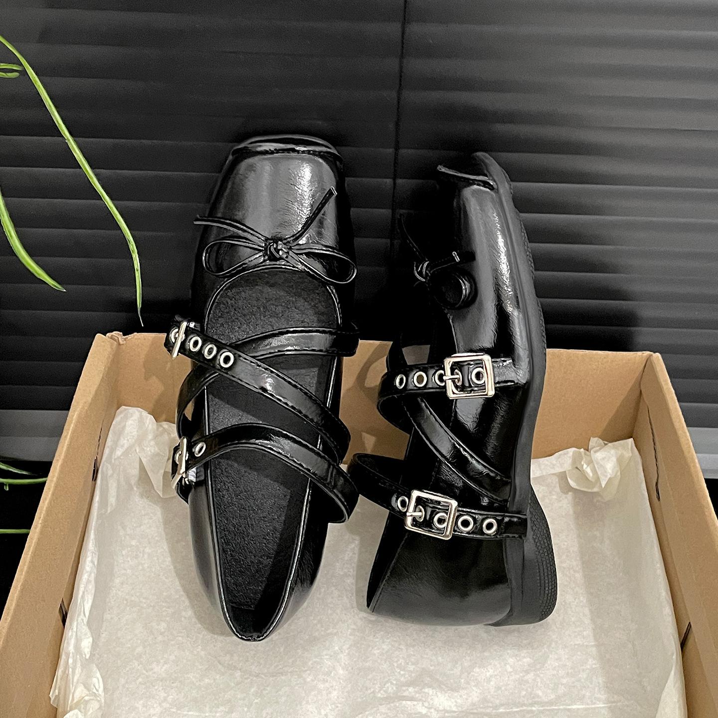 

Red retro French square head shallow mouth flat sole shoes women s summer 2025 new models with skirt inner height increase Mary Jane shoes 35 чёрный