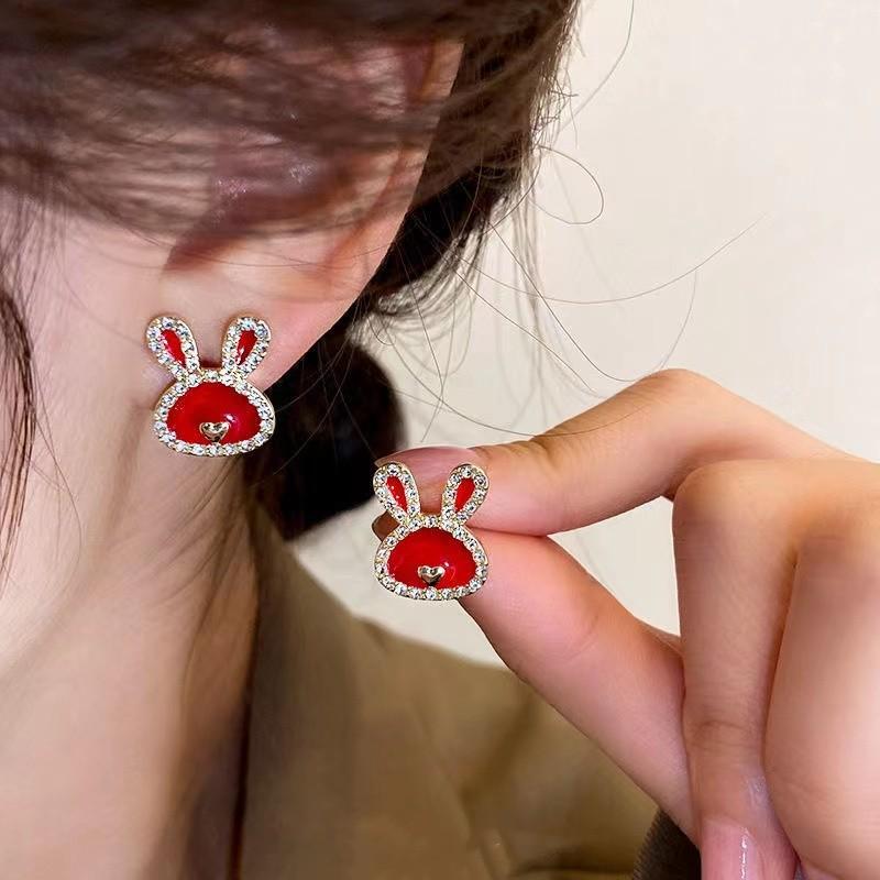 Fashion design sense Cute bunny fringed earrings Female creative sweet and cool exquisite stud earrings Versatile personality trendy earrings