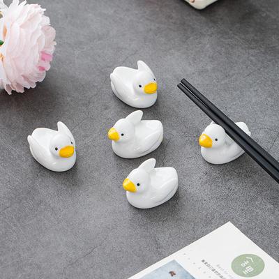 Tiere im japanischen Stil Niedliches Kapibara Fliegende Ente Keramik Essstäbchenhalter Geschirrständer Wohnzimmer Esstisch Dekoration