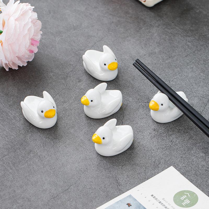 Japanese Style Animals Cute Kapibala Flying Duck Ceramic Chopstick Holder Tableware Rack Living Room Dining Table Decoration