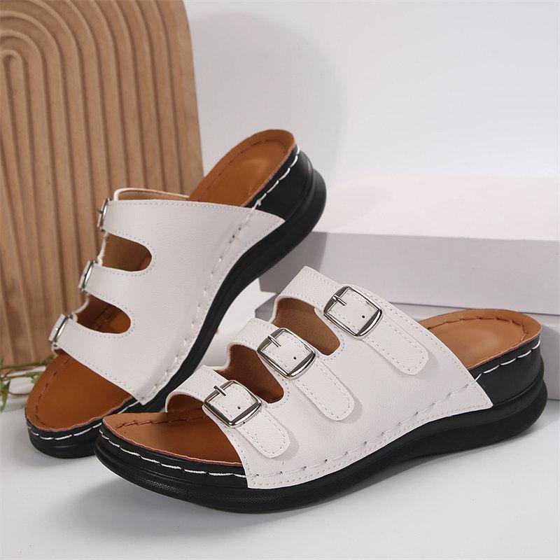 Модные женские легкие тапочки на танкетке — фото 6