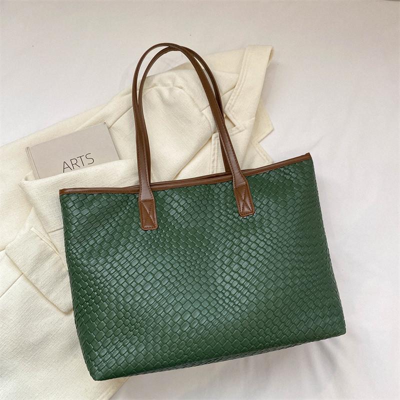Modern Green Pu Tote Bag For Women Perfect For Casual And Commuting Needs With Inner Phone Pocket зелёный