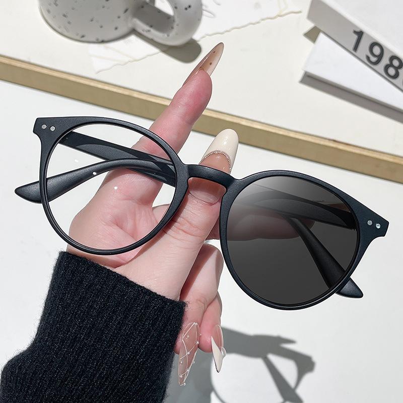 Women's Retro Round Frame Sunglasses - Classic European & American Style with UV Protection