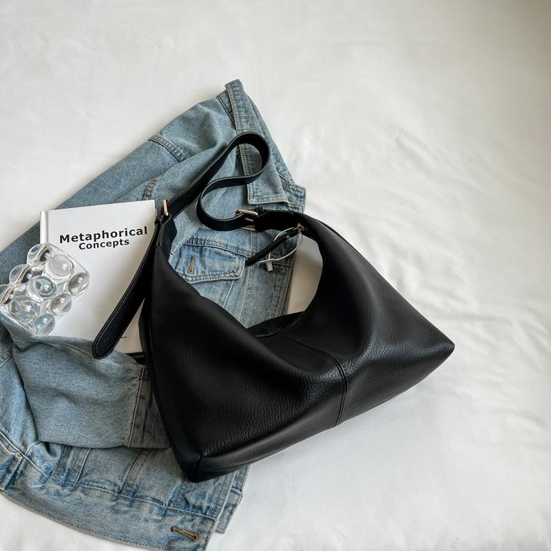 

Новая трендовая женская сумка на одно плечо, однотонная, большая вместимость, женская сумка через плечо из искусственной кожи, высококачественная текстурированная сумка (30cm<Max Length<50cm)