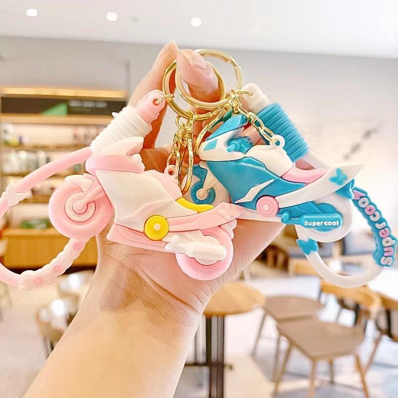 Kreativer Cooler Lokomotiv-Schlüsselanhänger Cartoon Lokomotiv-Puppenanhänger Paar Schultasche Kleiner Anhänger Exquisite Puppe