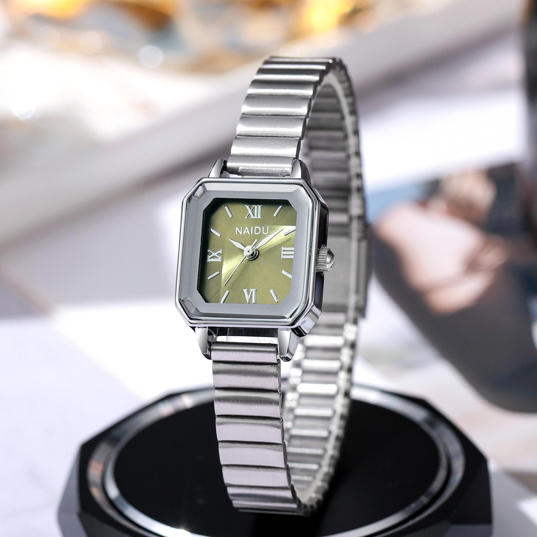 

A small, exquisite and light luxury watch with a steel band for women, exuding a sense of artistic, niche and high-end style зелений