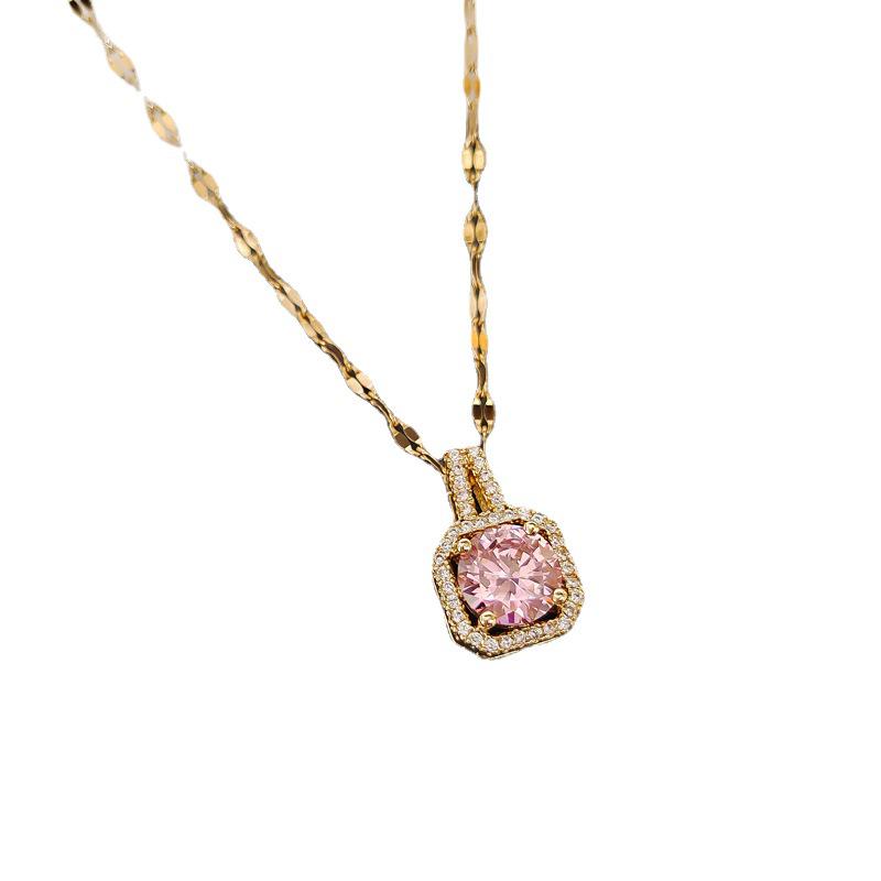 **Lively Women's Necklace: Titanium Steel & Gold-Plated Copper Clavicle Chain**
