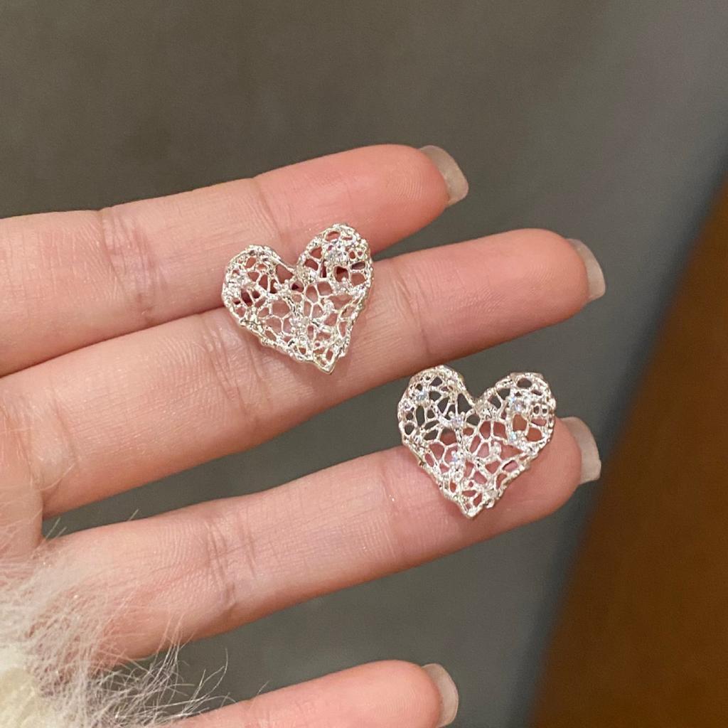 Hollow Irregular Earrings Women's Senior Design Stud Earrings Temperament Commuter Ears