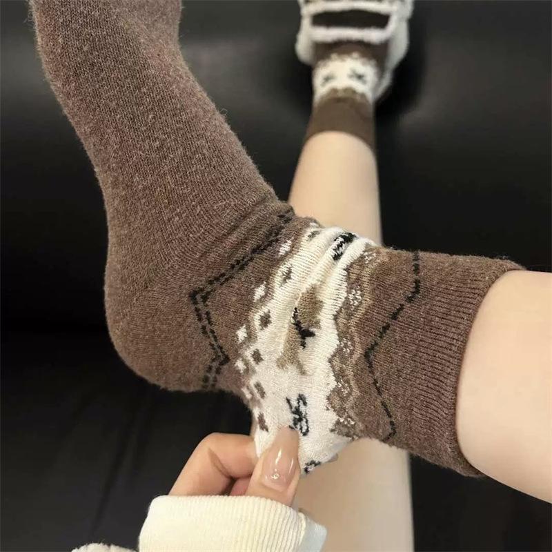 

Женские осенне-зимние носки-гольфы с бархатной подкладкой и толстой теплой ретро-милой шерстью щенка 1 pair кофейный