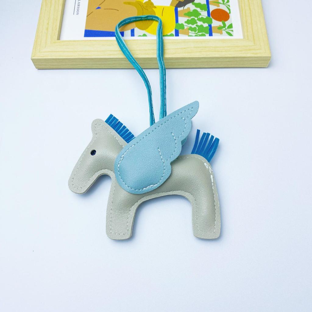 Breloc din piele PU inspirat de Douyin, cu ciucuri Pegasus, pentru geantă de mașină, cu pandantiv