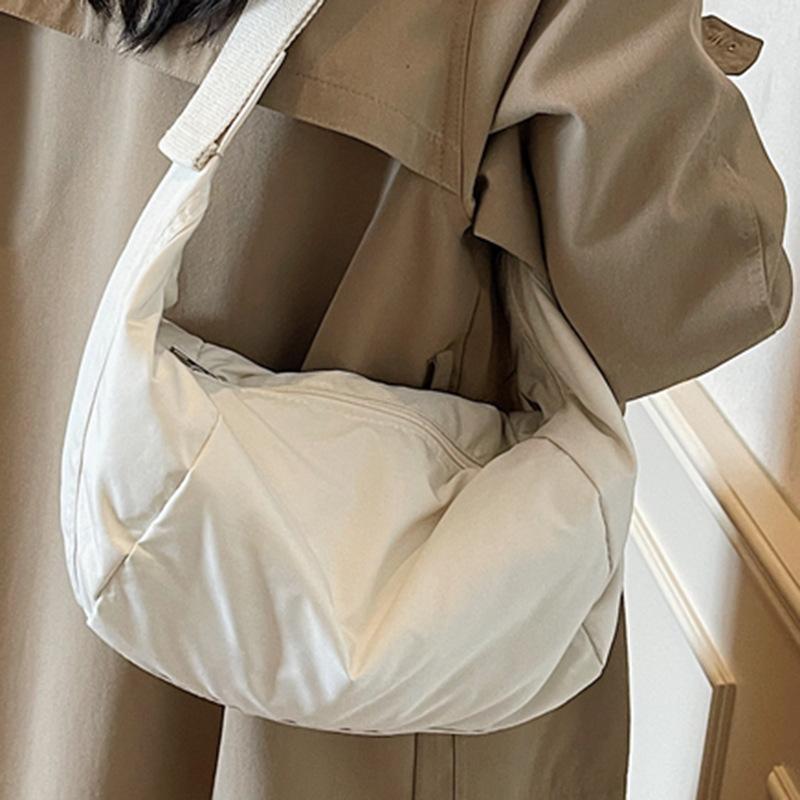 High-value Casual New Messenger Bag Women's 2025 Commuting Large-capacity Fashion Sports Dumpling Bag Going Out Shoulder Bag