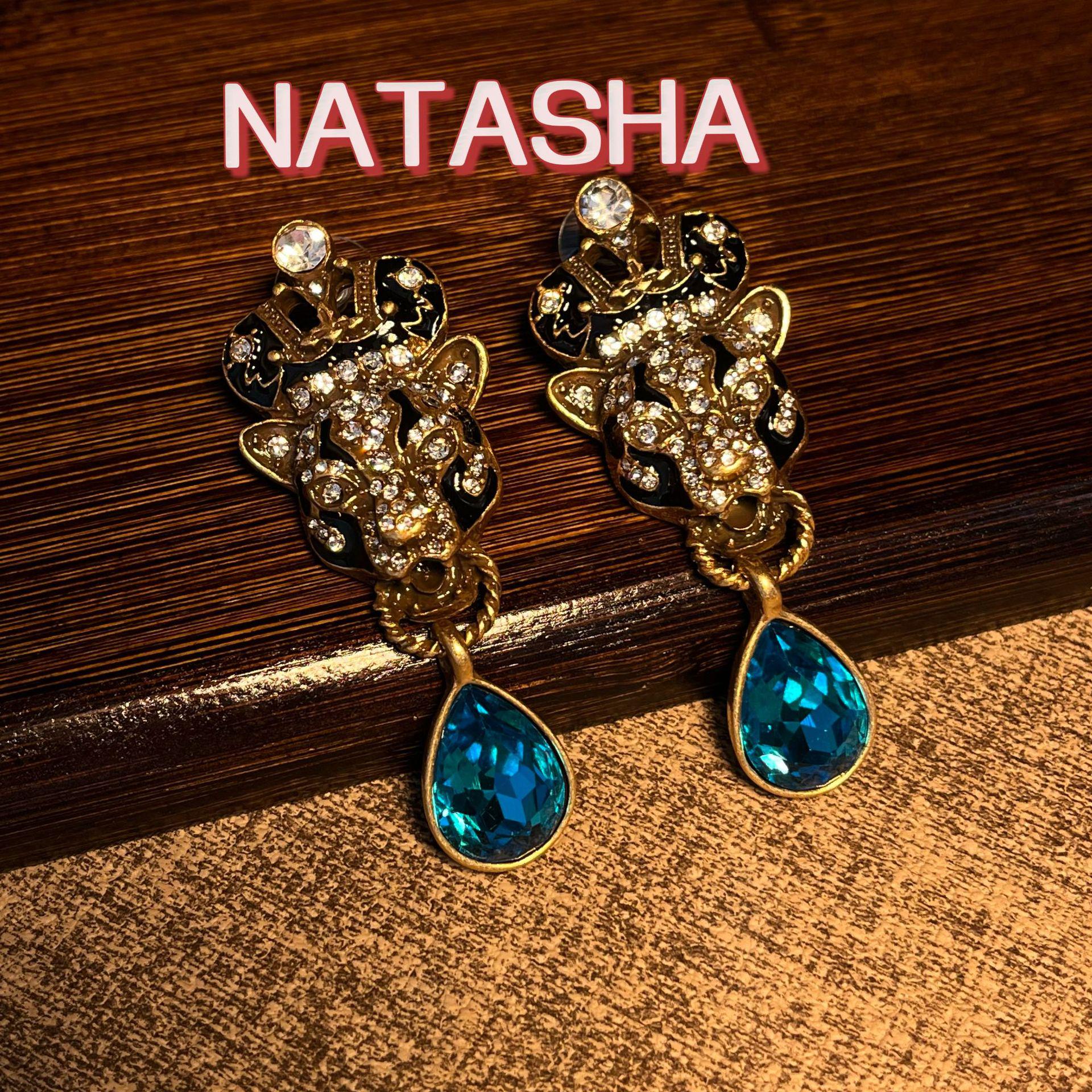 

Vintage Rhinestone Leopard Earrings: Retro European-American Style