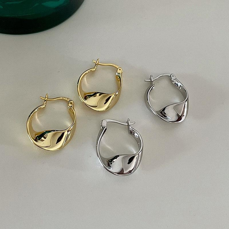 Vintage Metal Irregular Twisted Hoop Earrings For Women Girl Simple Gold Color Smooth Geometric Ear Buckle Jewelry Party Gifts