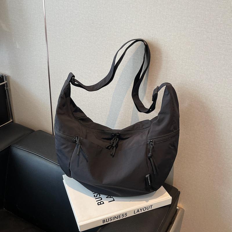 Large-capacity bag women's summer new niche design shoulder messenger bag simple commuter dumpling bag