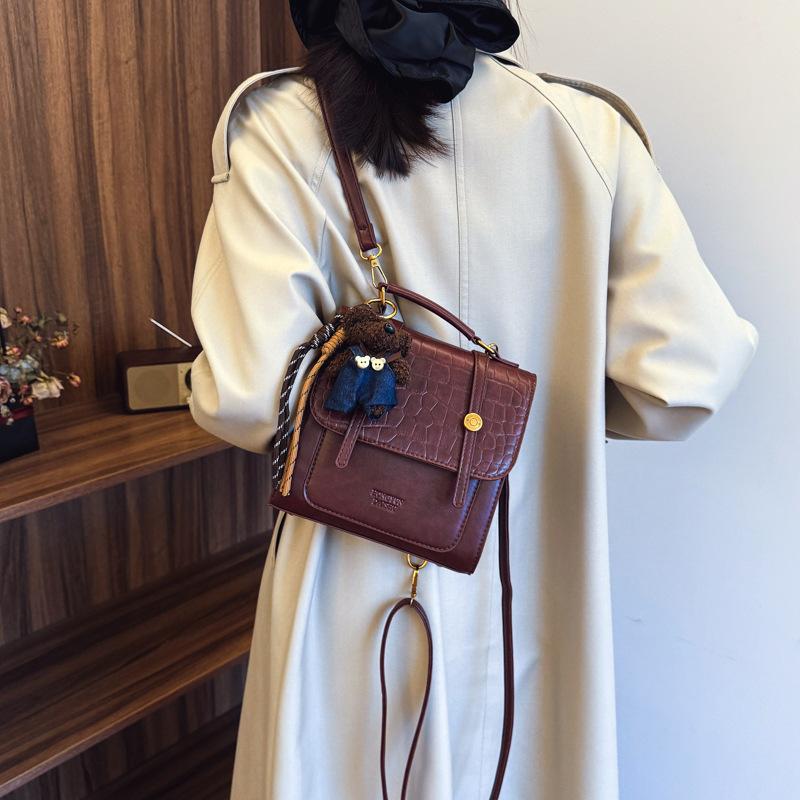 Carry a Simple Messenger Bag, Hand Niche Fashion New Casual Shoulder Winter Bag Feeling 100 Small Square Bags