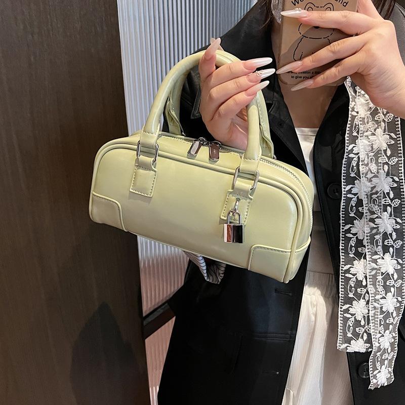 Premium Texture Small Bag Women's 2025 New Summer Popular Versatile Messenger Bag Fashion Super Fire Portable Pillow Bag