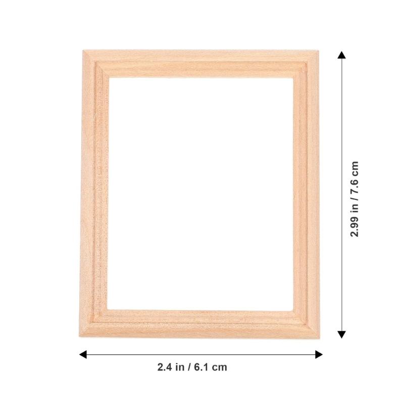 Handgefertigtes Holz-Fotorahmen-Set im Maßstab 1:12 zur realistischen Präsentation im Wohnzimmer von Puppenhäusern