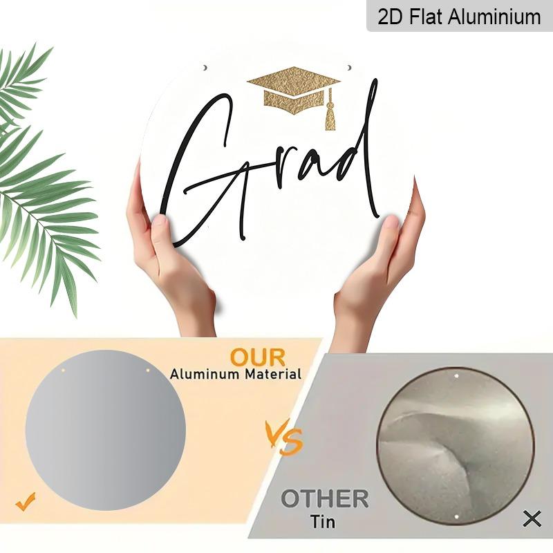 2D flaches Aluminium-Wandbehang zum Thema Abschlussfeier, in verschiedenen Größen erhältlich. Ein minimalistischer, luxuriöser Anhänger in Schwarz, Weiß und mit goldenen Akzenten