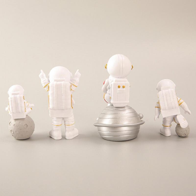 4 Stück Spaceman Modell Lebhafte Pose Sammlerstück Leichtgewicht Raumschiff Astronaut Figuren Modell Für Foto-Requisiten