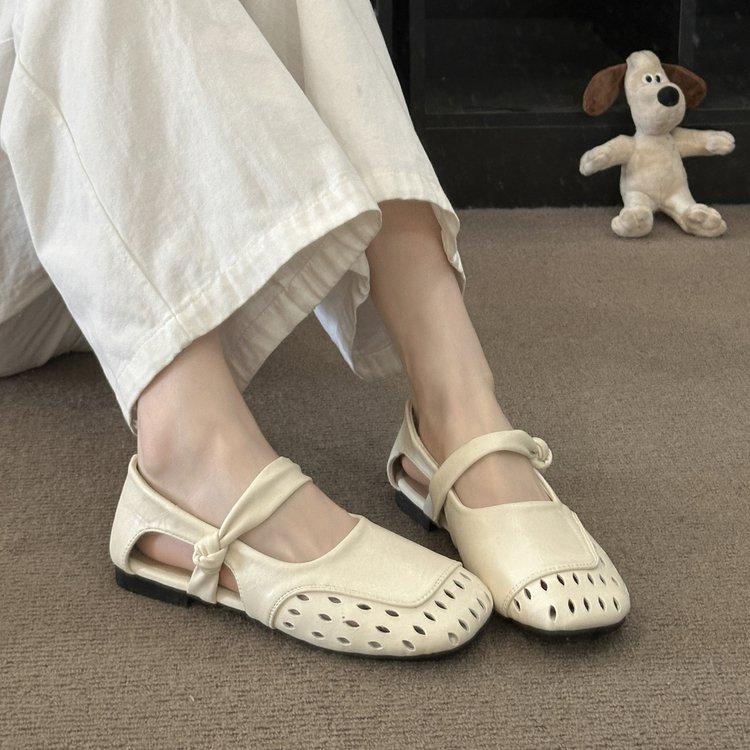 Soft-soled Mary Jane sandals women's 2025 summer shallow mouth hollow hole ballet flats French small single shoes tide