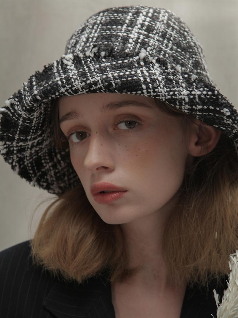 Poejidam [Moonflower] Tweed Bucket Hat_Black And White