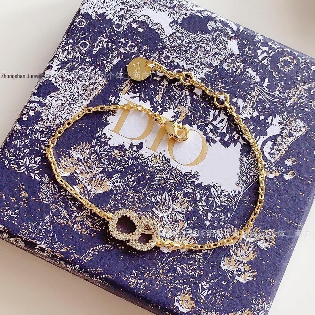 Women's Minimalist Diamond-Inlaid Letter Bracelet - Versatile Daily Wear Jewelry