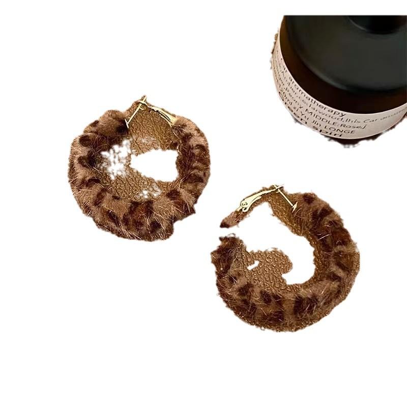 Vintage American Plush Leopard Print Circle Hoop Earrings For Women