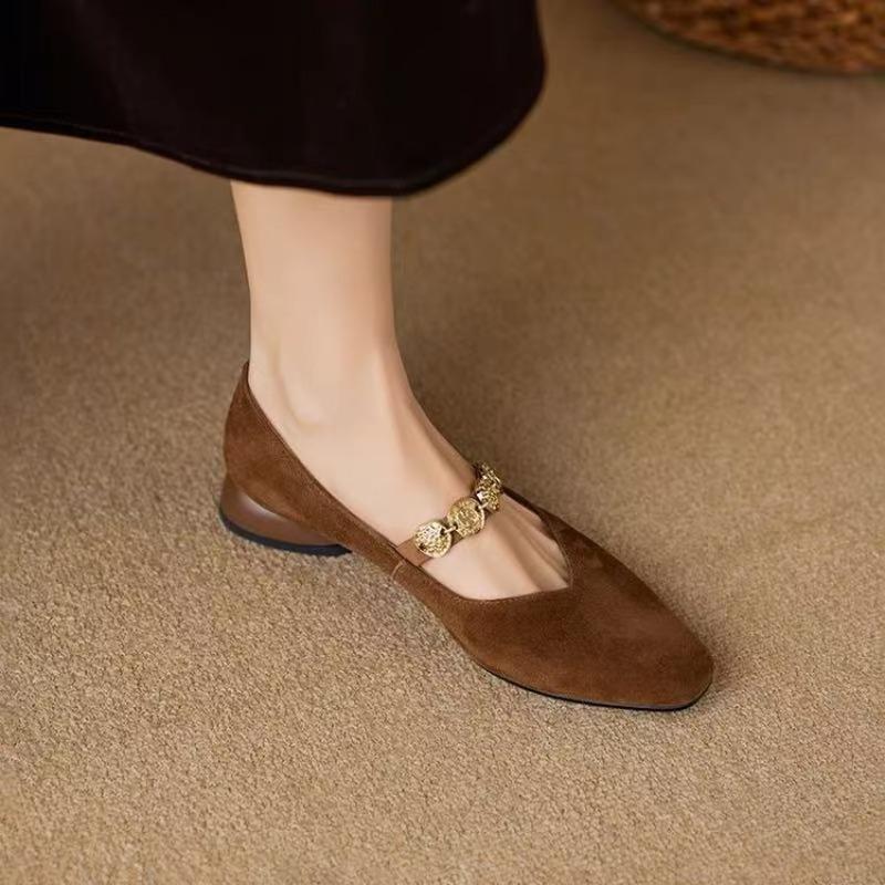 2026 Retro Quadratischer Kopf Goldmünzen-Ketten-Schuhe Damen Bequem Vielseitig Dicker Niedriger Absatz Einzelne Schuhe Frühjahrs-Saison