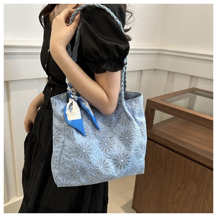 Women's Nylon Large Capacity Tote Bag Embroidery Commute Shoulder Handbag Zipper Closure Soft Texture