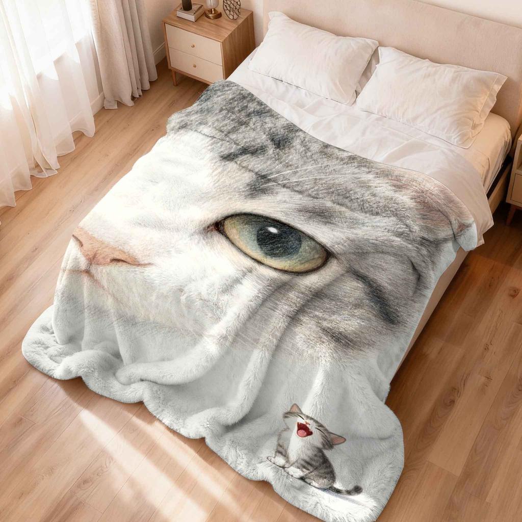 Close-up of a cat's eyes Flannel printed blanket suitable for all seasons suitable for living room office sofa and travel