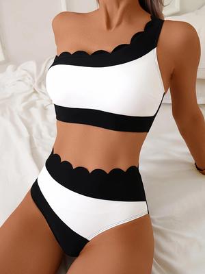 2025 Euro-amerikanischer Ein-Schulter-Colorblock Sportlicher Badeanzug mit Schlitz für Damen