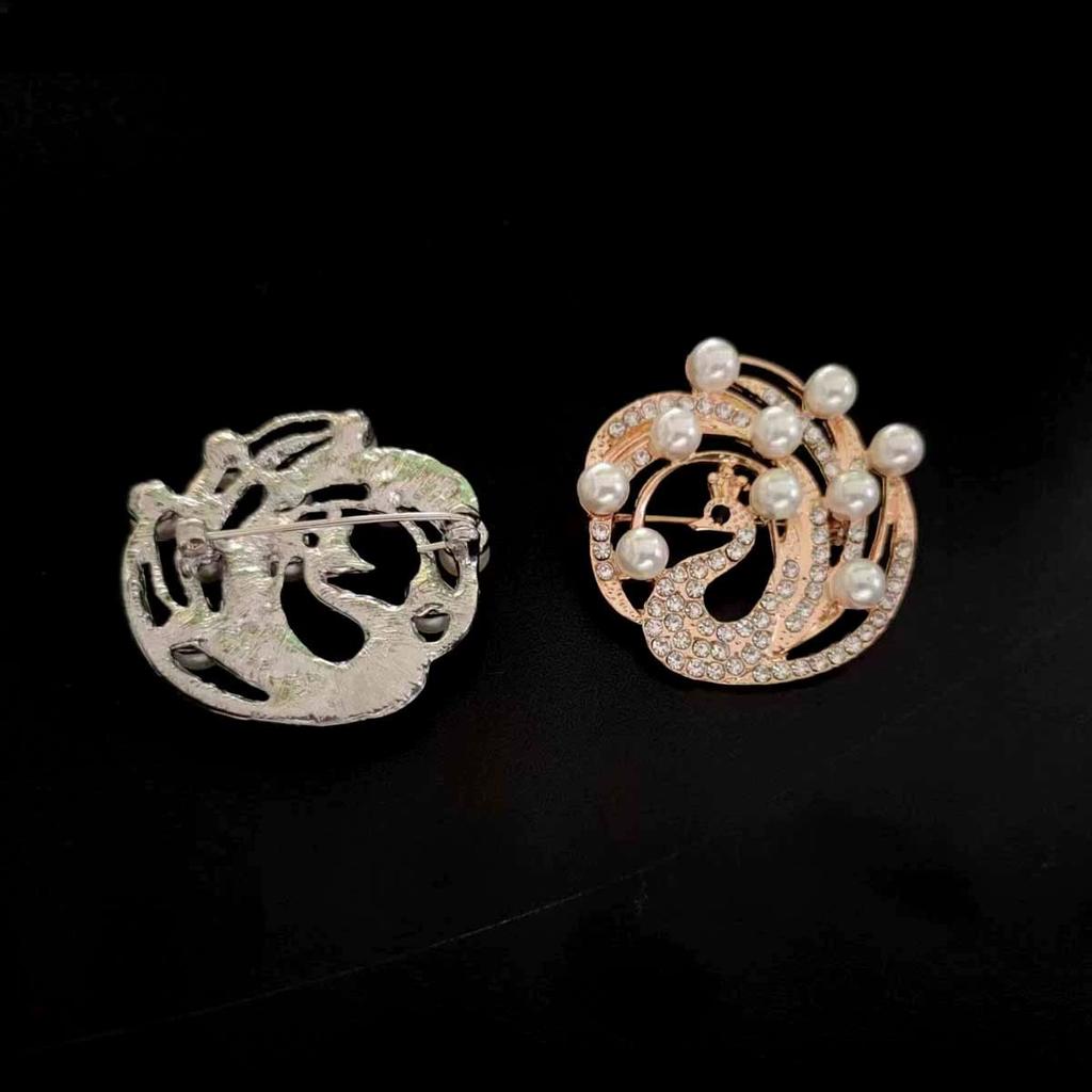 1Pc Exquisite and Elegant Peacock Brooch Charm Creative Animal Pin Fashion Trend Jewelry Accessories Birthday Party Gift 2026