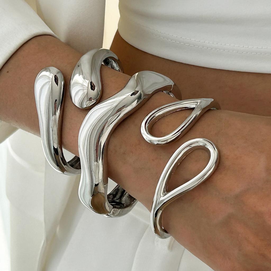 Exaggerated Metal Smooth Water Droplets Hug Open Bracelet, Personalized Double Ring Spring Buckle Bracelet For Women