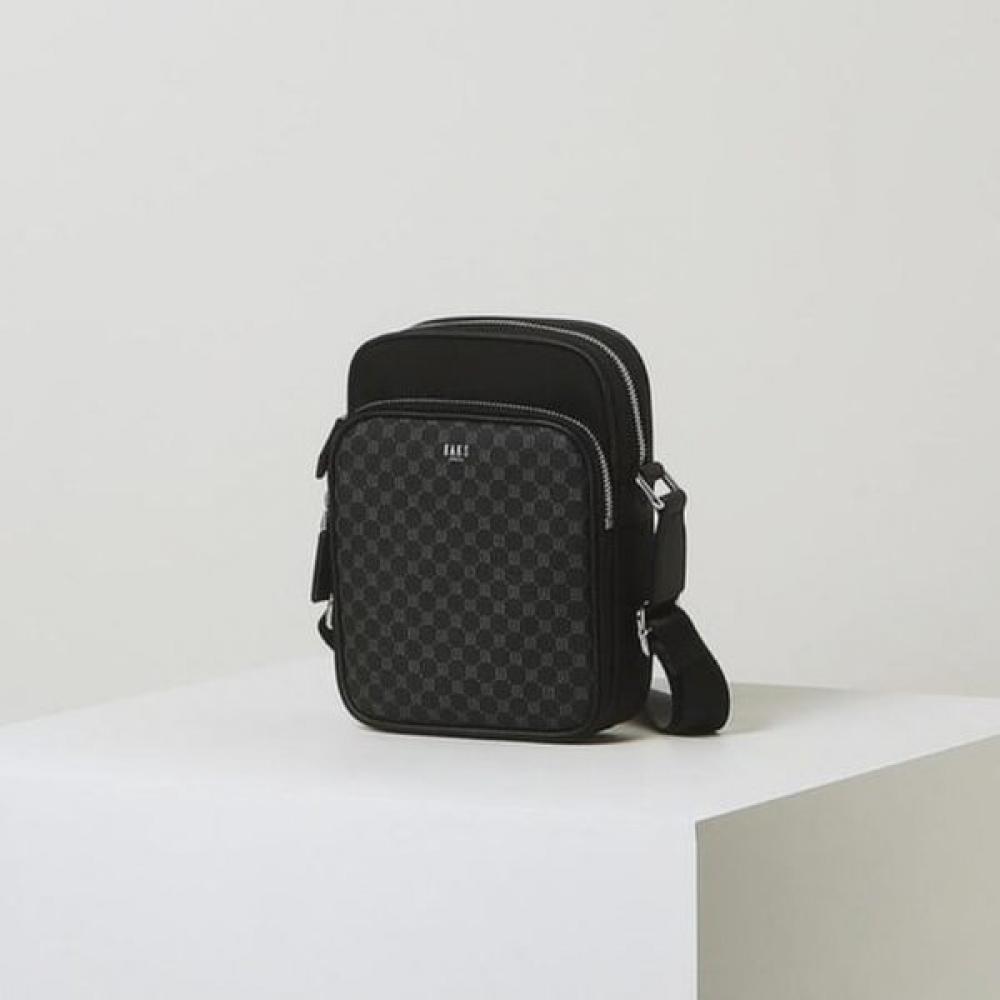 

Daks Mini Crossbody Bag Black Leather Dd Louis Pattern Single option