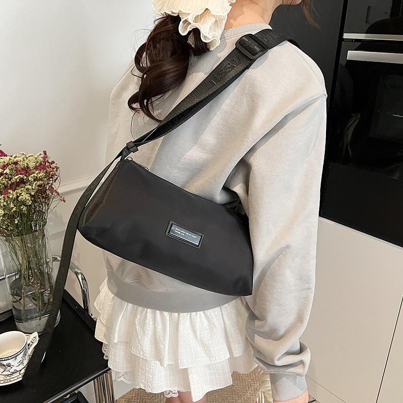 Fashion Casual Small Bag Women's 2025 New Nylon Cloth Pillow Bag Wide Shoulder Strap Single Shoulder Messenger Bag One Piece Delivery