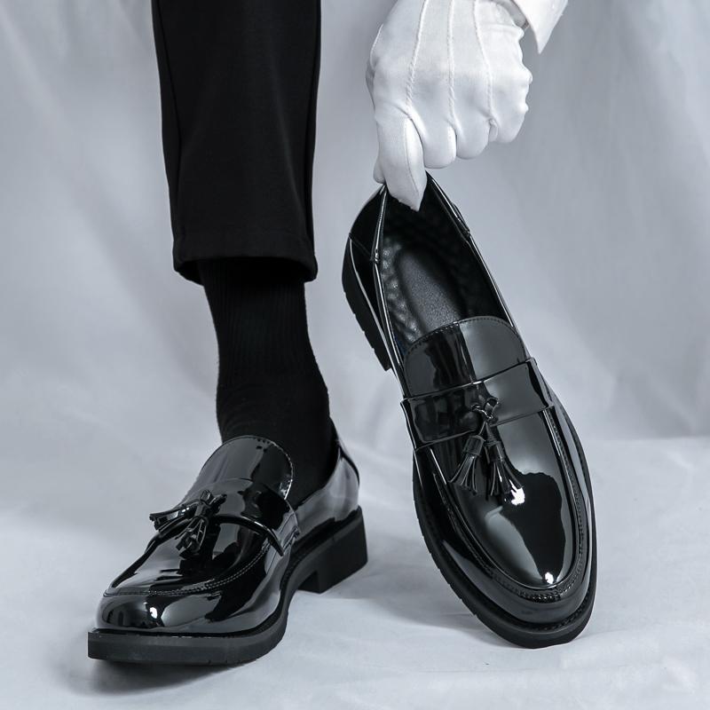 Fashion Classic Men Tassel Shoes Casual  Comfortable Fashionable Small Leather Shoe Men British Gentleman Social Shoes Black Sizes 38-46