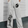 Xuan Long Tenant Une Épée Pantalon Tendance de Rue Motifs Ornant Personnalité et Style Pantalon Homme et Femme