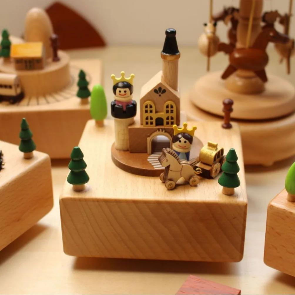 Wooden Carousel Music Box Retro Ornaments Cartoon Hand Cranked Musical Box for Christmas Birthday Gifts Desk Decoration Ornament
