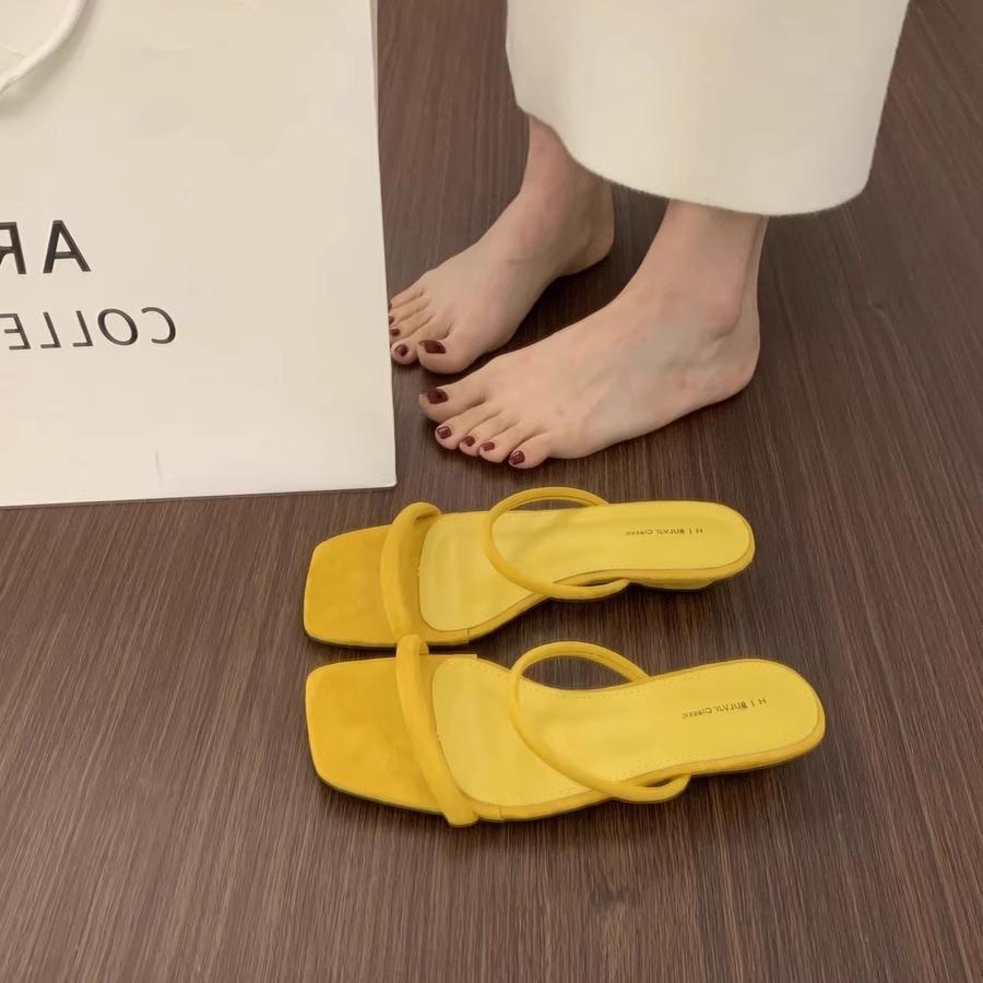 

Хит продаж 2025 Новые летние женские шлепанцы на низком каблуке Модные с квадратным носком Накидные Слайды Женские Повседневные Платье Уличный стиль Сандалии 35 жёлтый
