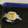 Duowei, Micro-Set Zircon Bright 4-Claw Set Topaz Women'S Ring, Temperament Fashion Jewelry