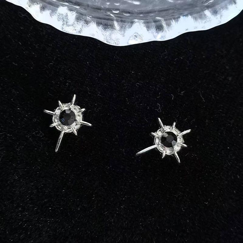 Polaris Men's Magnetic No-Piercing Ear Clip: Stylish, Versatile, High-End Stud Earrings