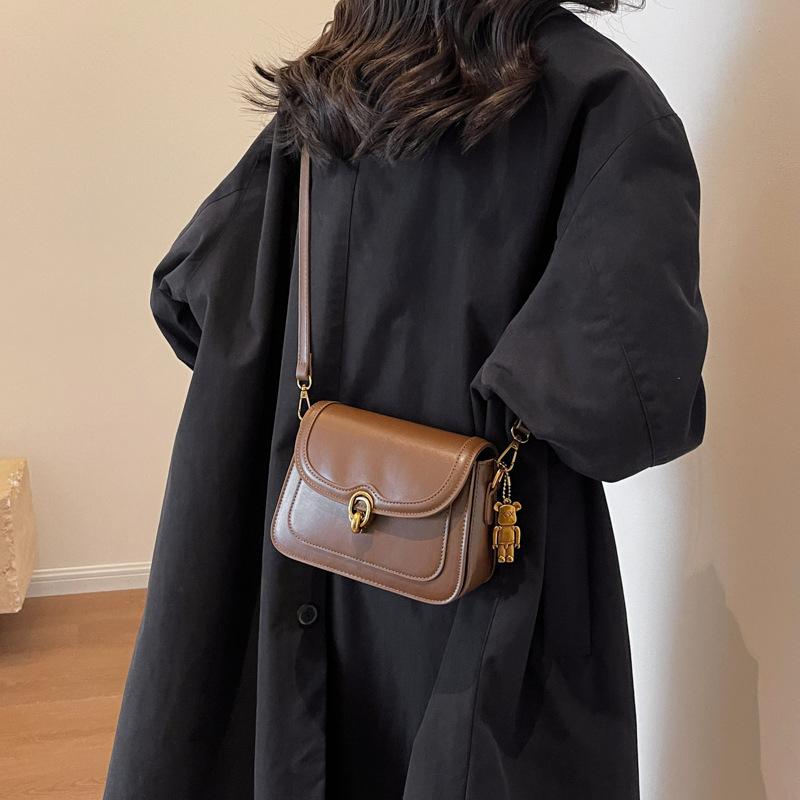 2026 new retro-feeling niche Mori underarm small square bag women's bag versatile winter shoulder messenger bag