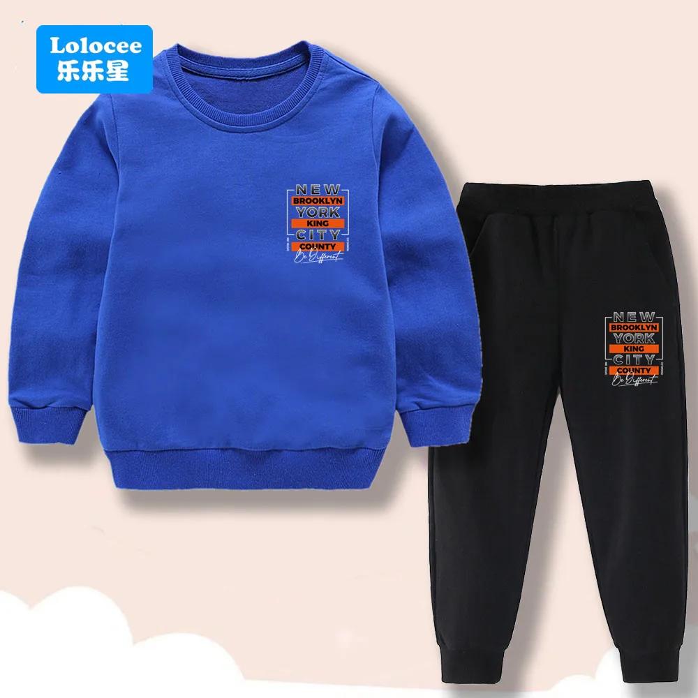 Boys' Spring/Autumn/Winter Sports Set Long-sleeved crew-necksweatshirt featuring "Californialetteringpaired with matching pants.
