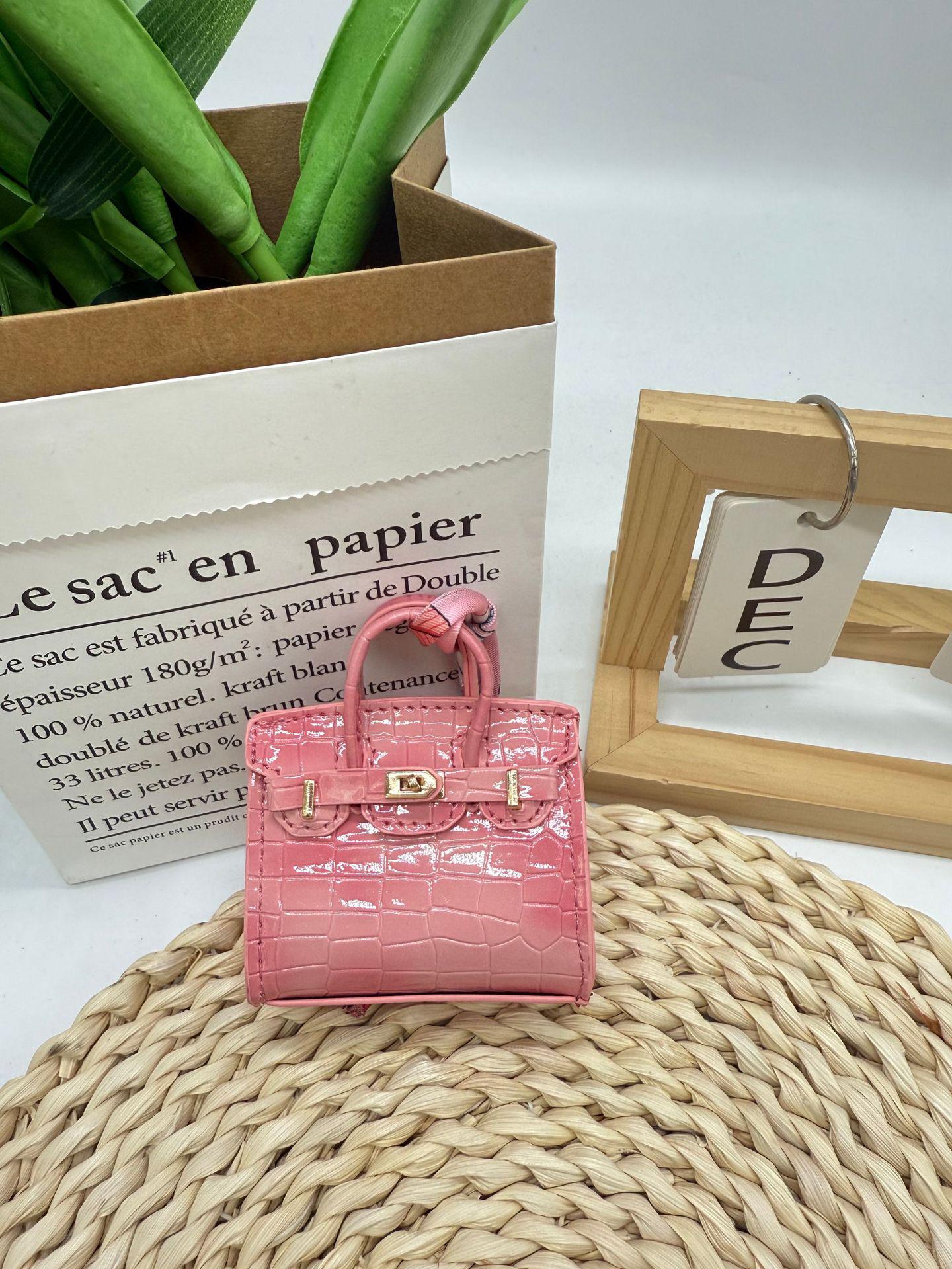 Mini-Kopfhörer mit Krokodilmuster & Auto-Anhänger Taschenanhänger rosa