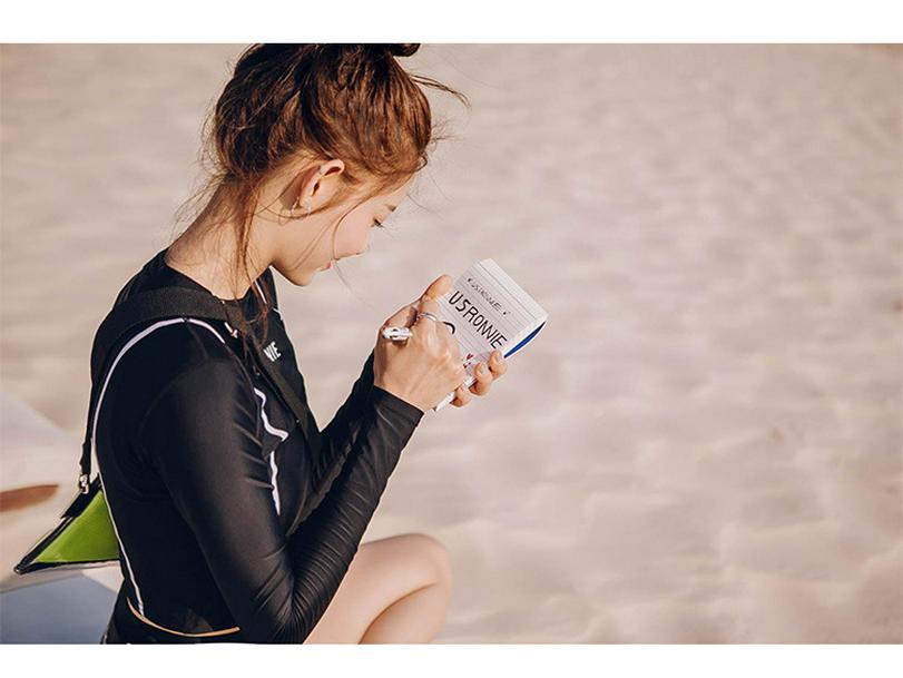 2023 Stylish Ribbed Solid Black Two-Piece Swimsuit with Long Sleeve Sun Protection