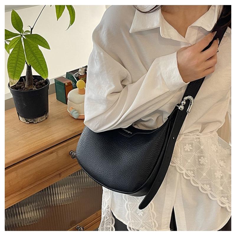 High-value underarm bag women's new fashion trend simple shoulder bag versatile saddle bag zipper
