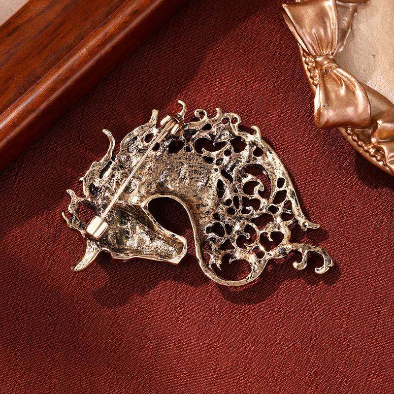 Luxury Rhinestone Horse Brooches Unisex Retro Animal Badge Pins Event Party Fashion Gifts Decoration Clothes Accessories