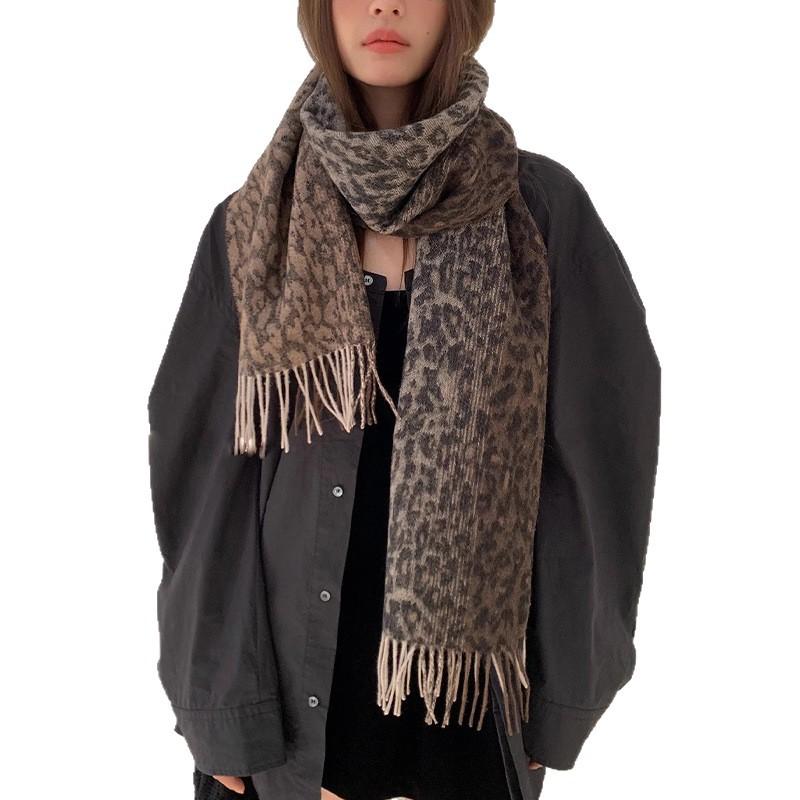 Autumn and Winter Fashionable and Versatile Retro Leopard Print Scarf for Women Winter Tassel Thickened Warm Versatile Shawl and Scarf