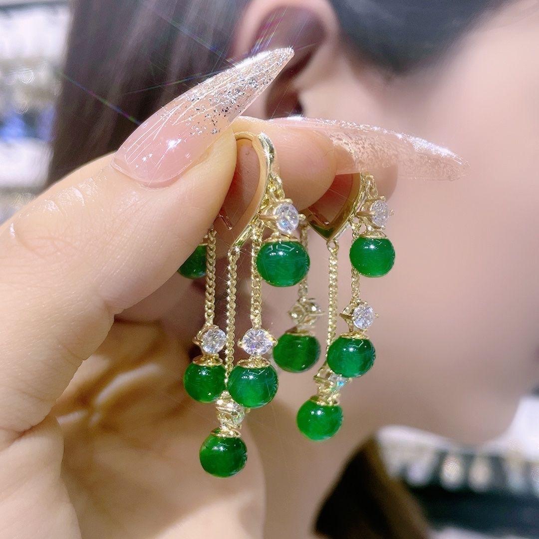 

Fashion design sense green beaded earrings women, new exquisite versatile face thin niche design personalized earrings